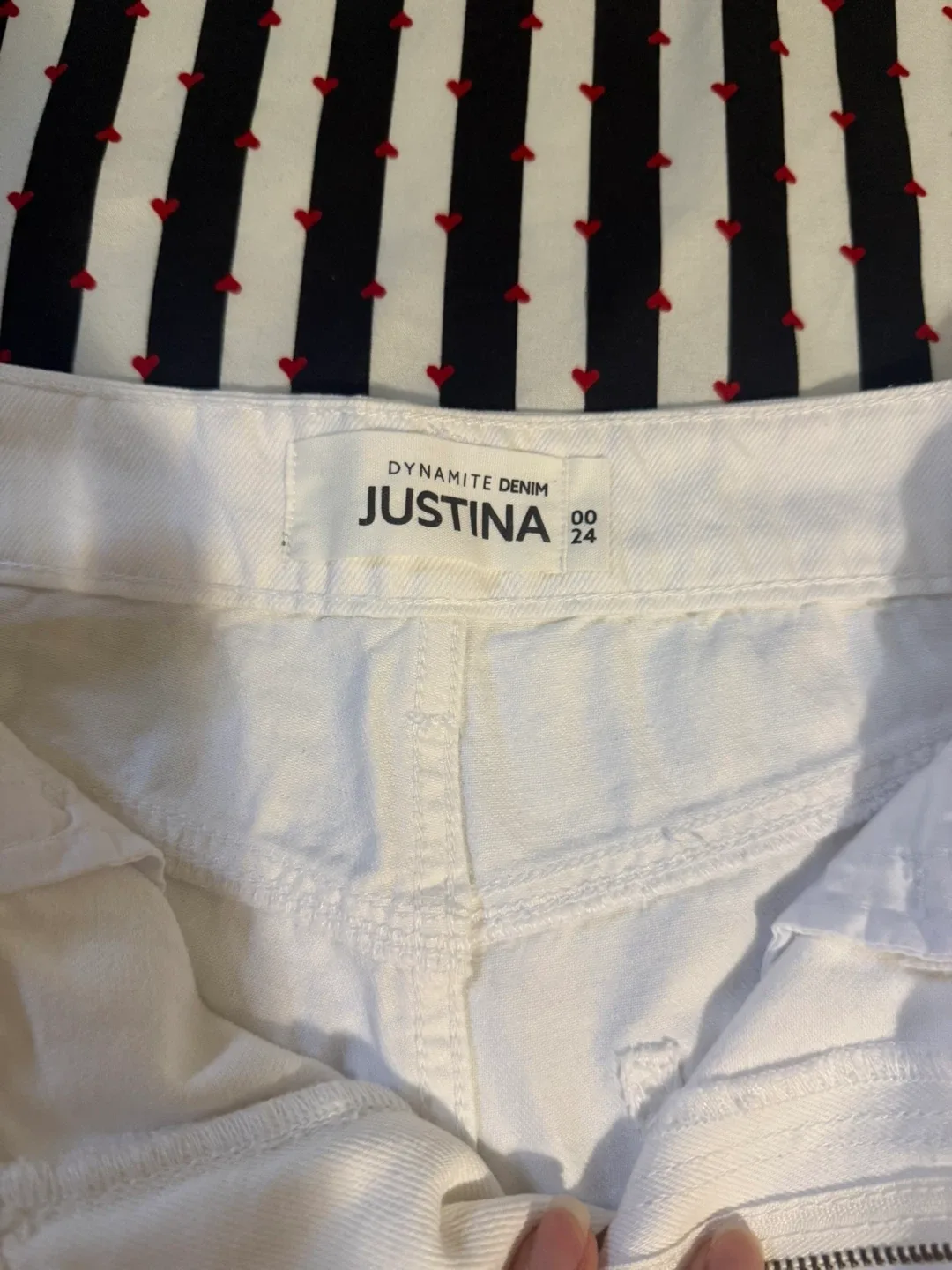 Dynamite Denim Justina White Shorts - Size 00/24 image indicator(2)