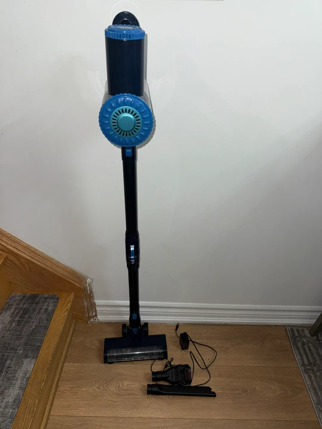 Prettycare Cordless Stick Vacuum Cleaner thumbnail