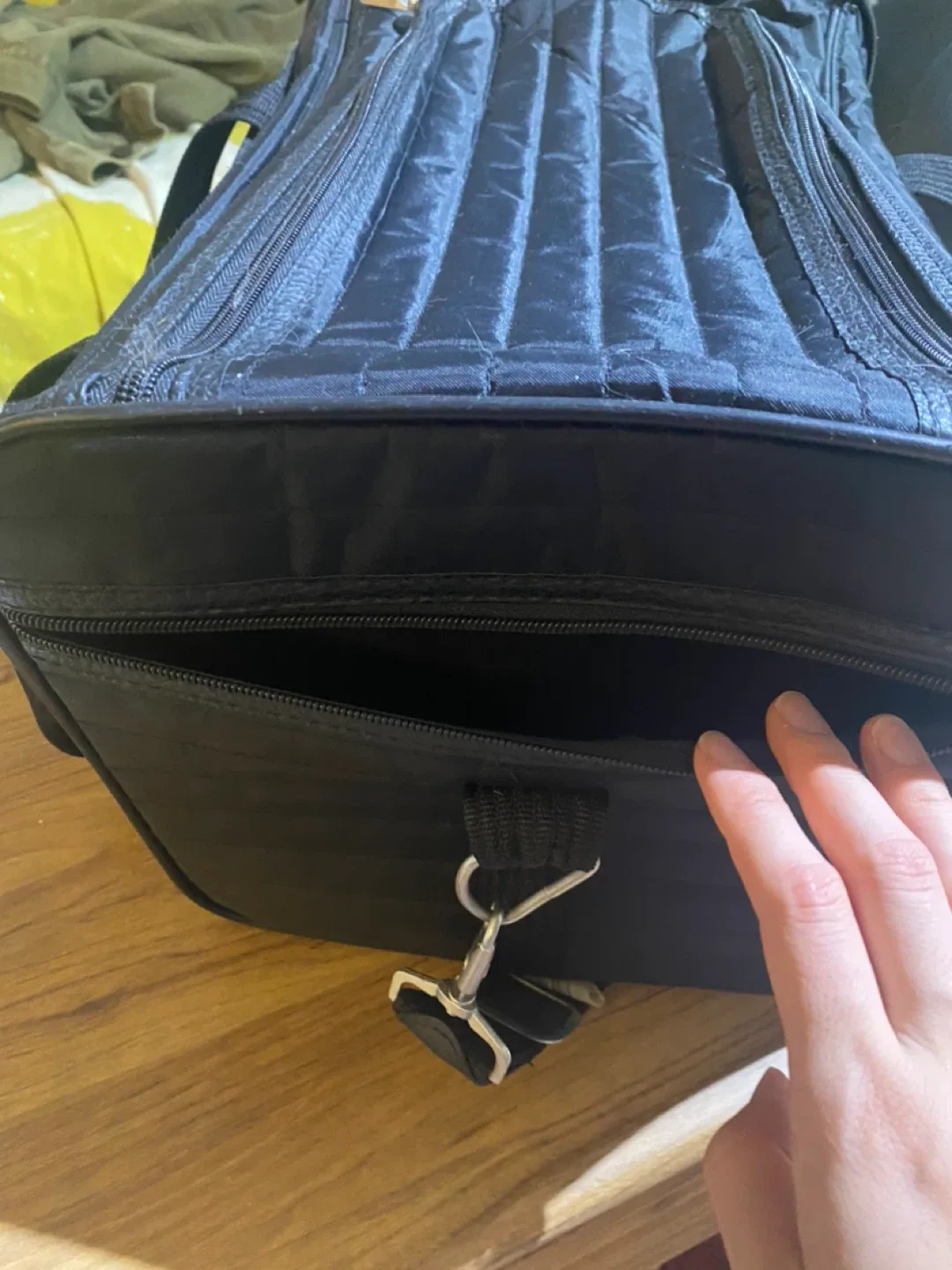 Black Pet Carrier image indicator(3)