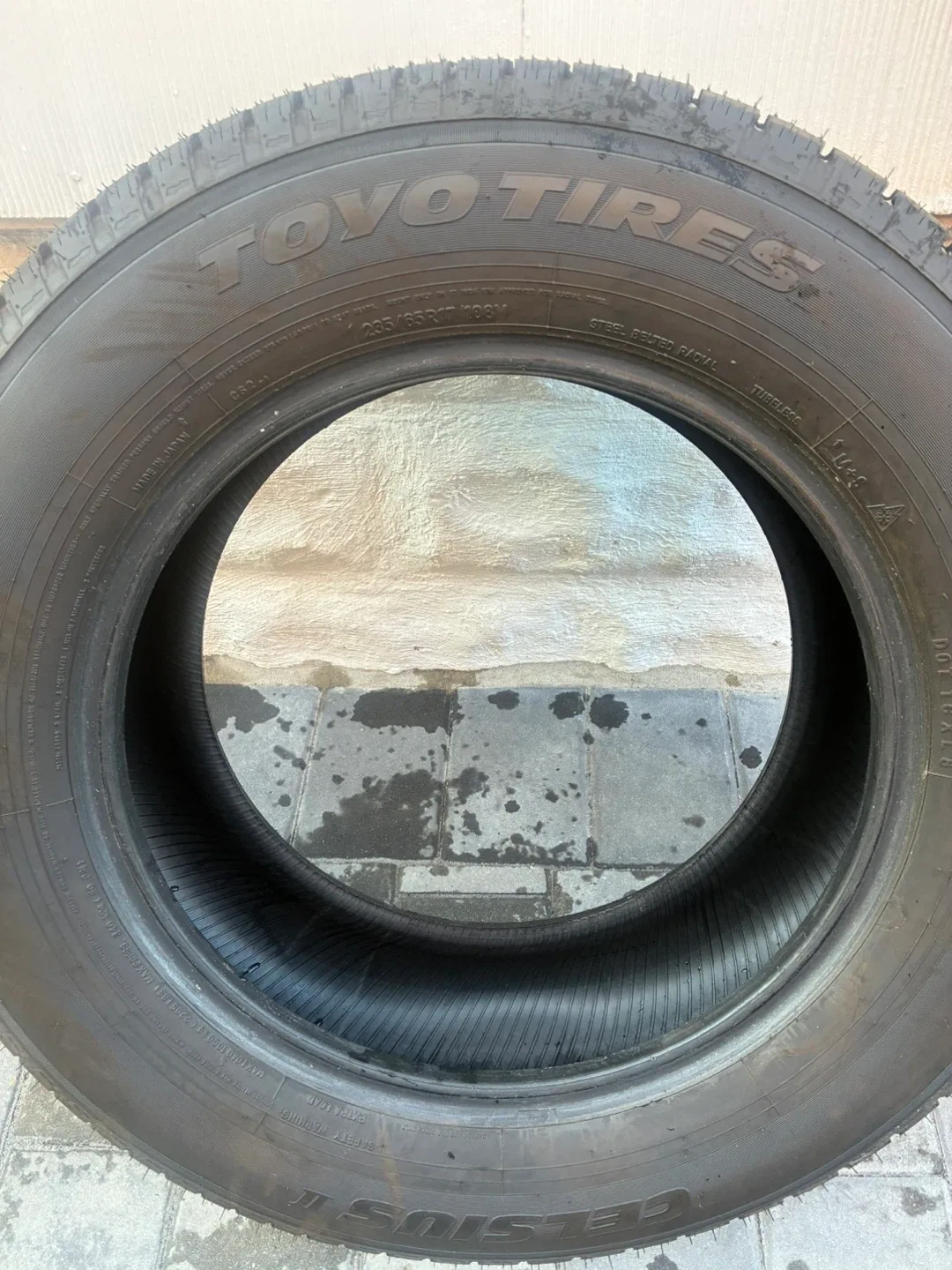 Toyo Celsius Tire 235/65R17 image indicator(2)