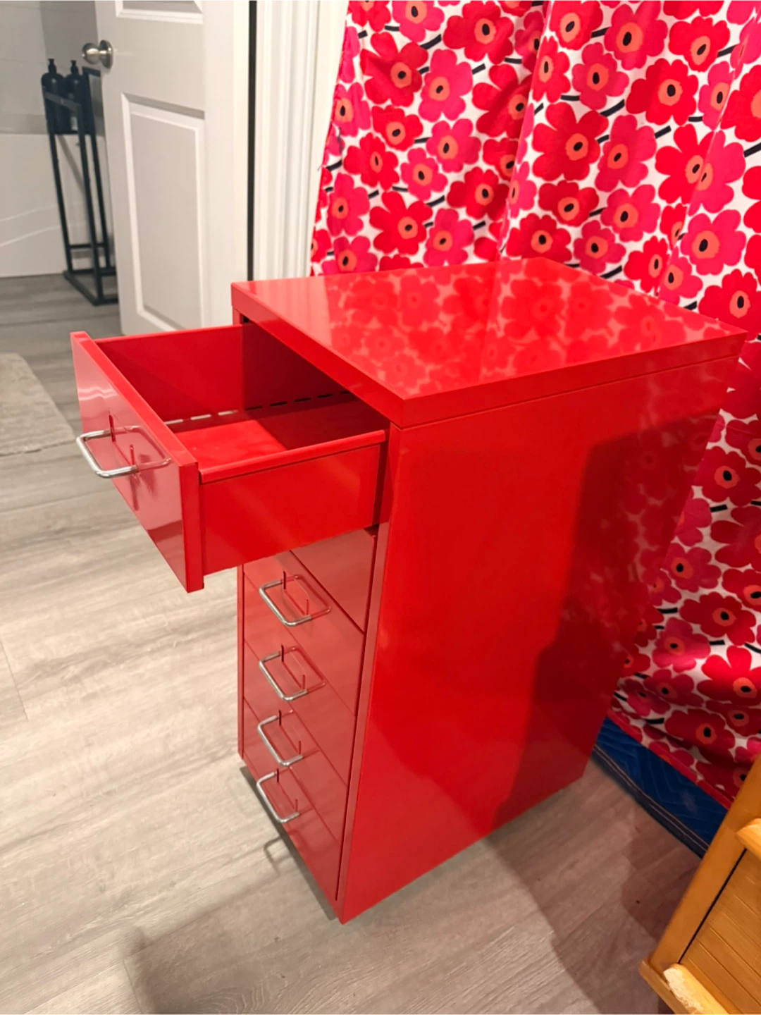 Red 6-Drawer Filing Cabinet - photo 4