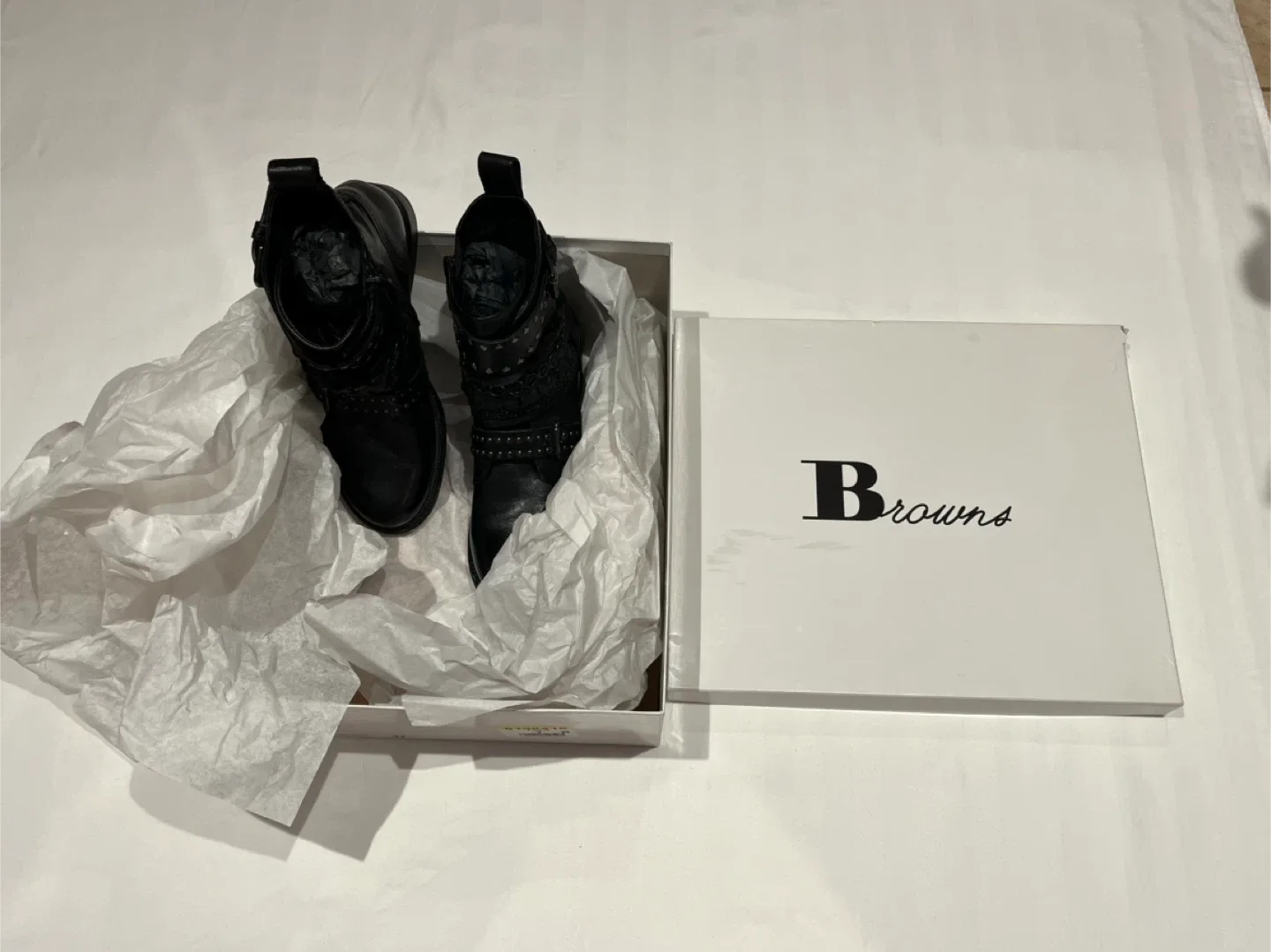 NEW Brown’s Black Leather Studded Ankle Boots - Size 7 image indicator(6)