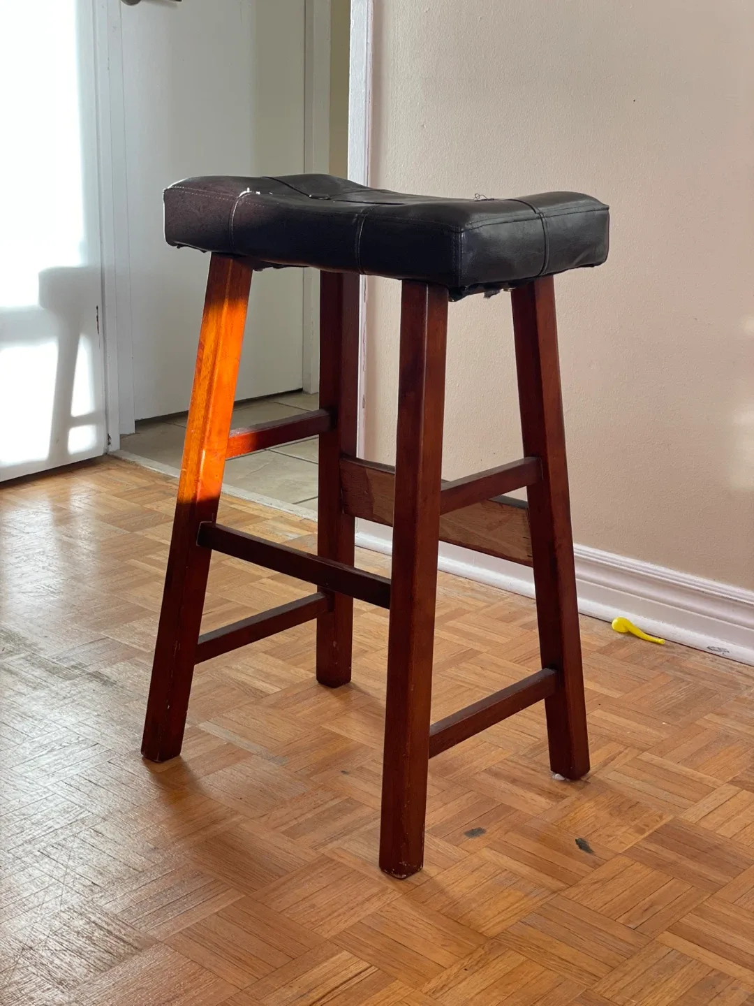 💥💺 Wooden Stool – Comfy & Reliable 🪑💥 image indicator(2)