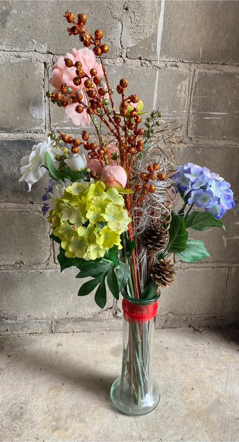 Floral Arrangement with Vase image indicator(2)