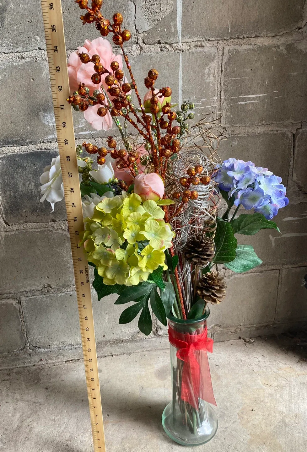 Floral Arrangement with Vase image indicator(4)