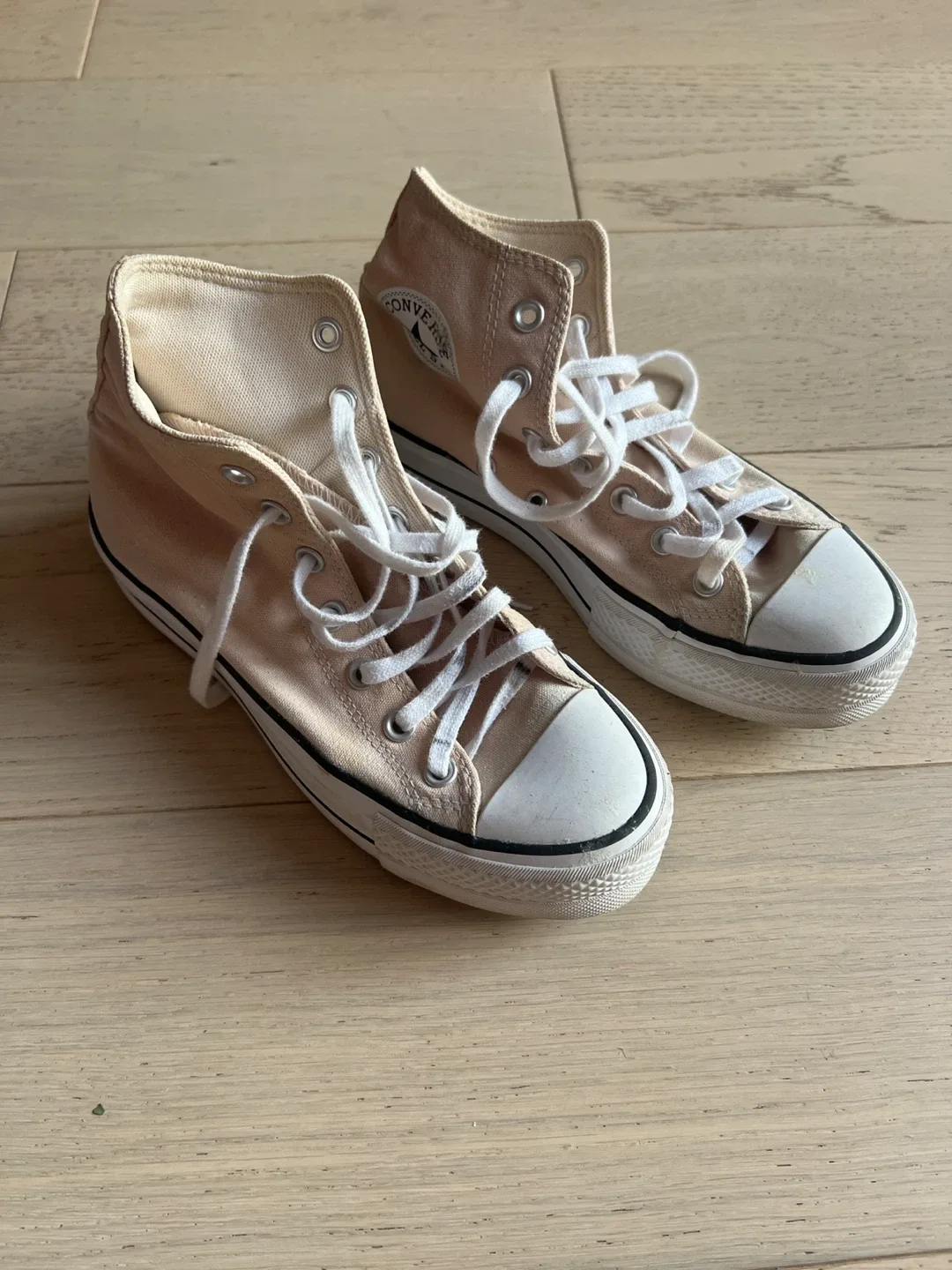 Converse All Star High Top Sneakers - Size US 7 thumbnail