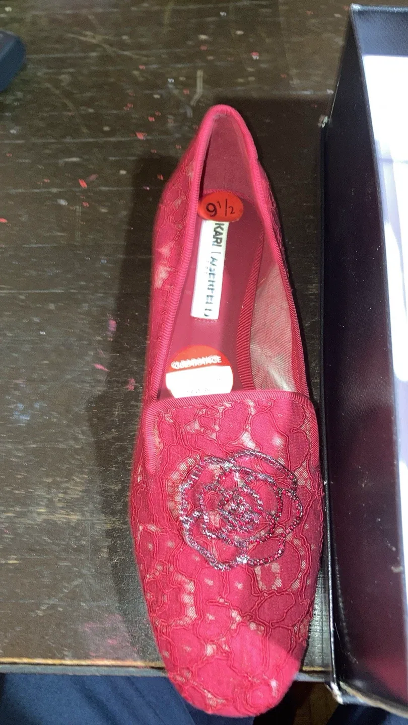 Karl Lagerfeld Paris Hana2 Red Lace Flats - Size 9.5 image indicator(2)