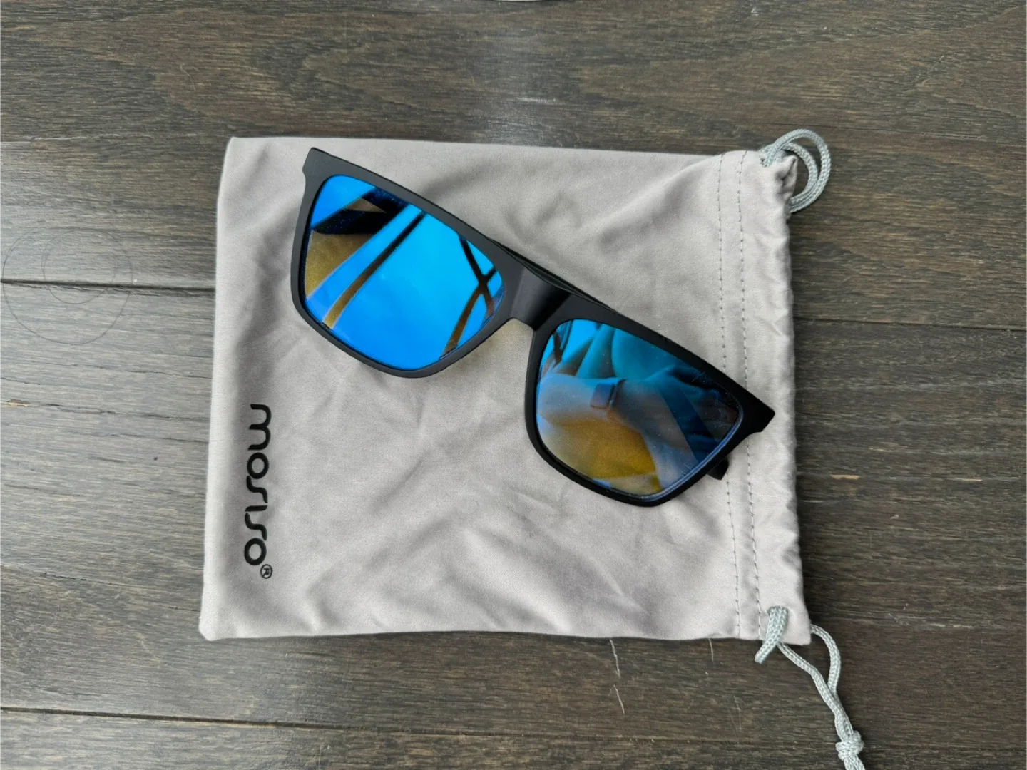 Men’s sunglasses thumbnail