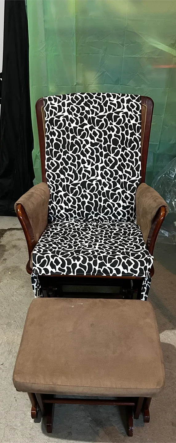 Glider Rocking Chair with Ottoman image indicator(2)