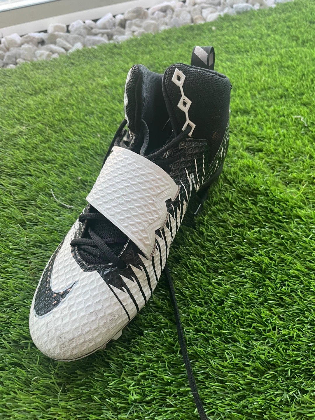 Nike Football Cleats - Black & White US11 - photo 2