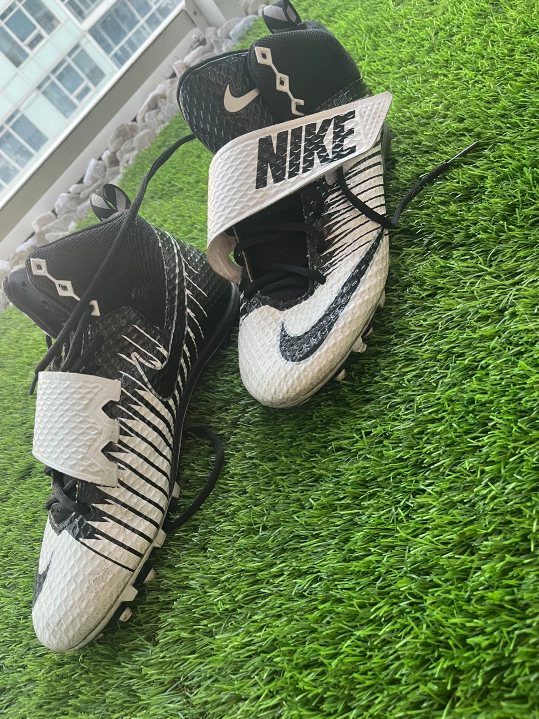 Nike Football Cleats - Black & White US11 - photo 5