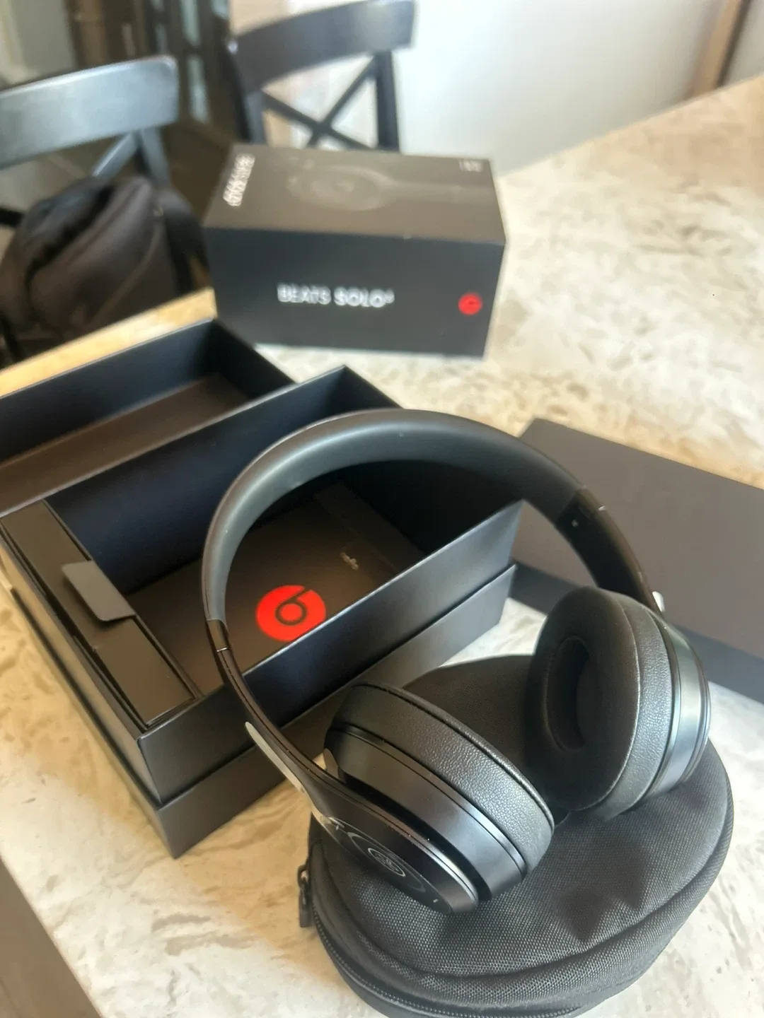New Beats Solo3 Wireless Headphones - Black image indicator(4)