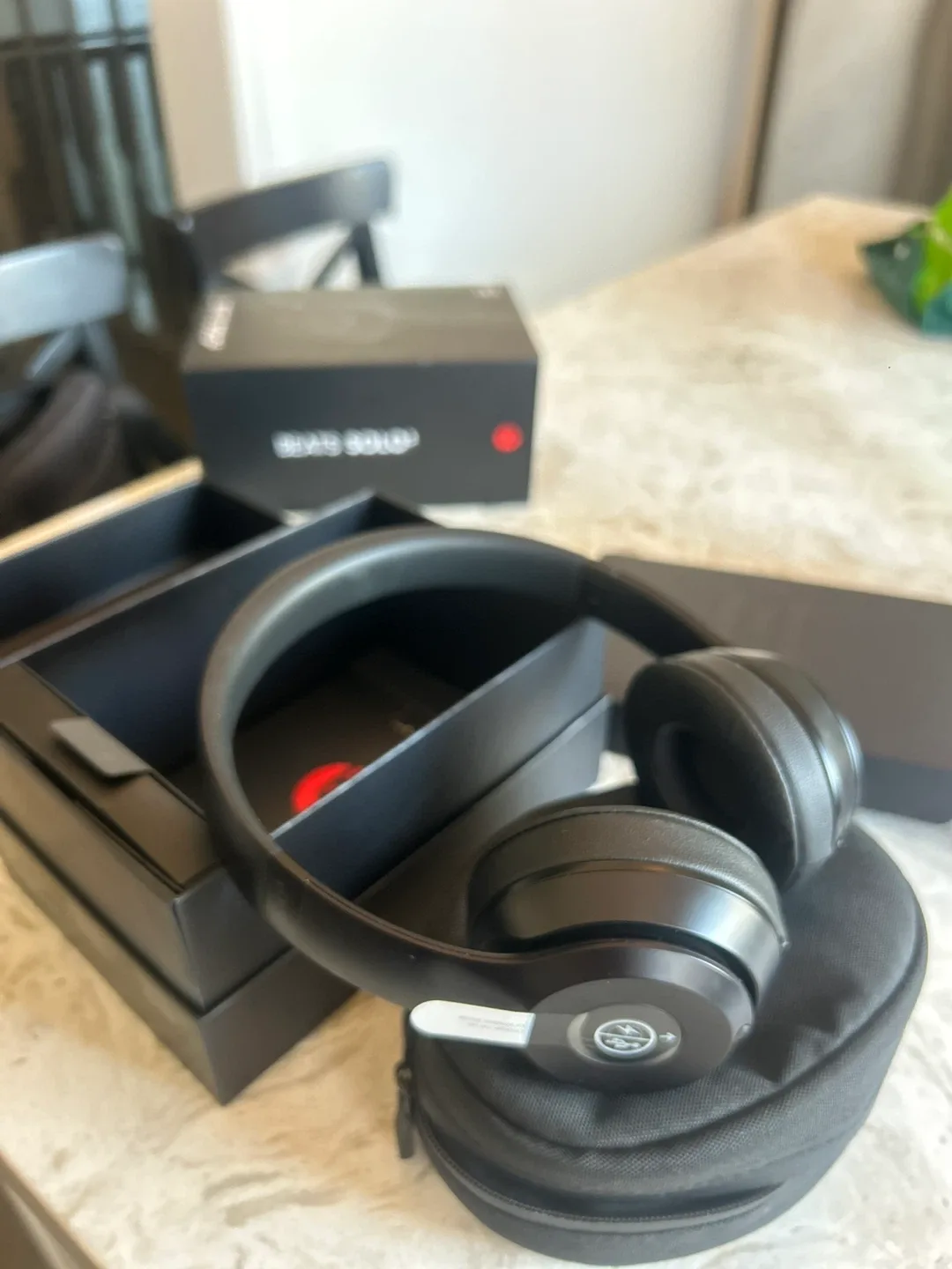 New Beats Solo3 Wireless Headphones - Black image indicator(3)