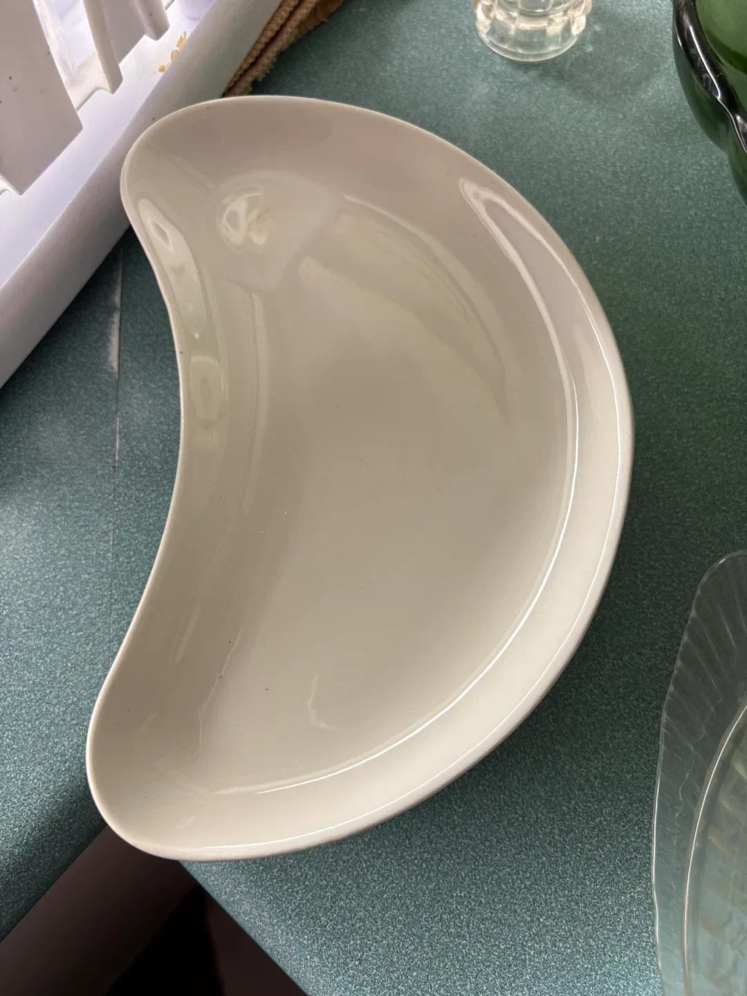 Set of 4 Crescent-Shaped Serving Dishes thumbnail