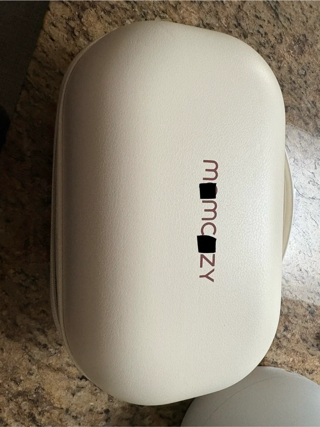 Momcozy Wearable Breast Pump with Case thumbnail