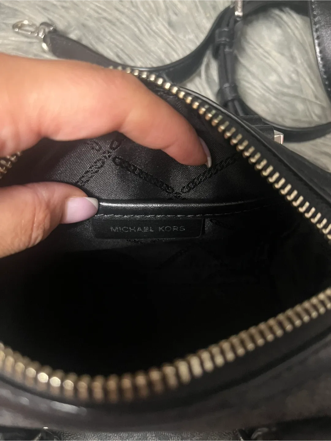 Michael Kors Purse image indicator(4)