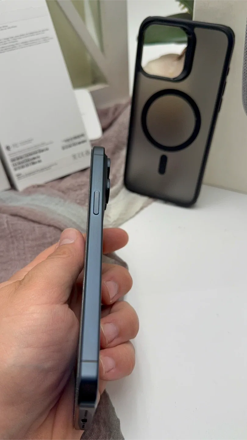 iPhone 15 Pro Max, 256GB, 10/10 Condition image indicator(5)