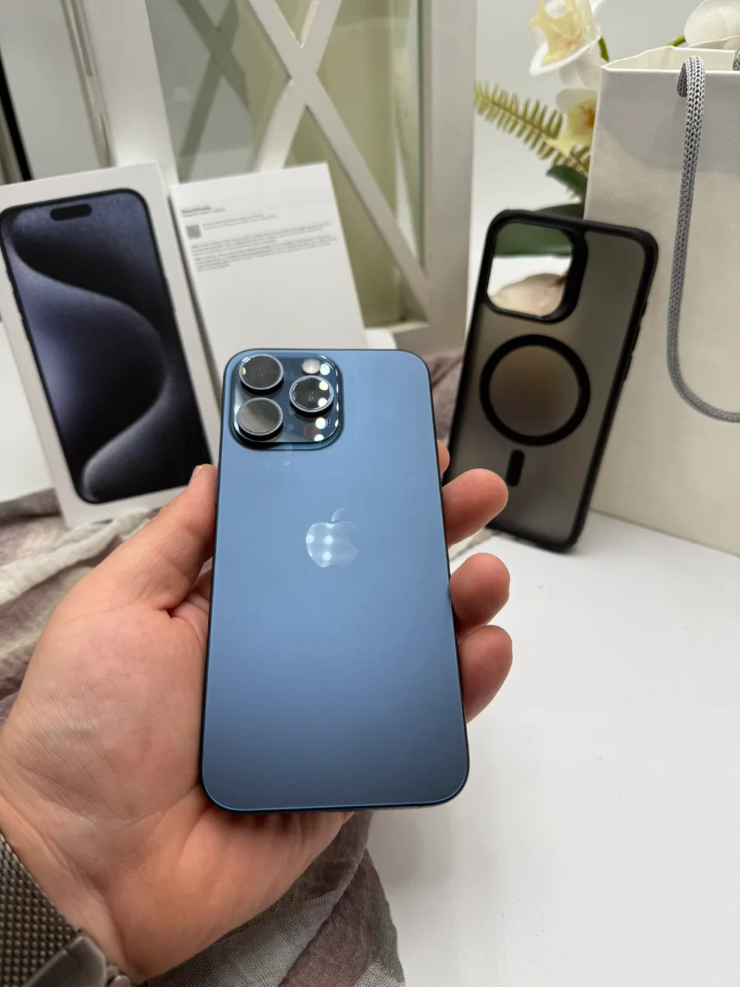 iPhone 15 Pro Max, 256GB, 10/10 Condition image indicator(4)