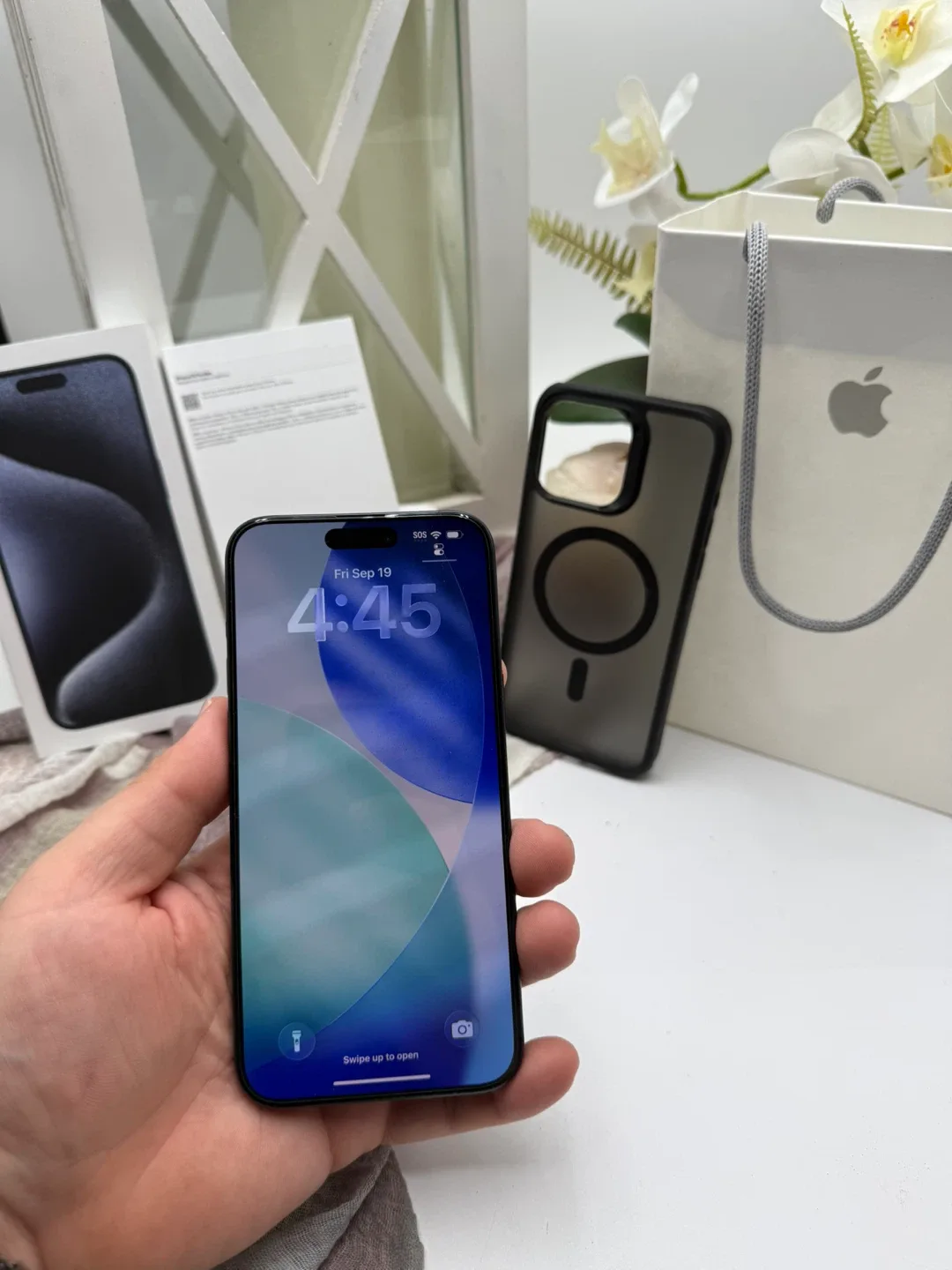 iPhone 15 Pro Max, 256GB, 10/10 Condition image indicator(7)