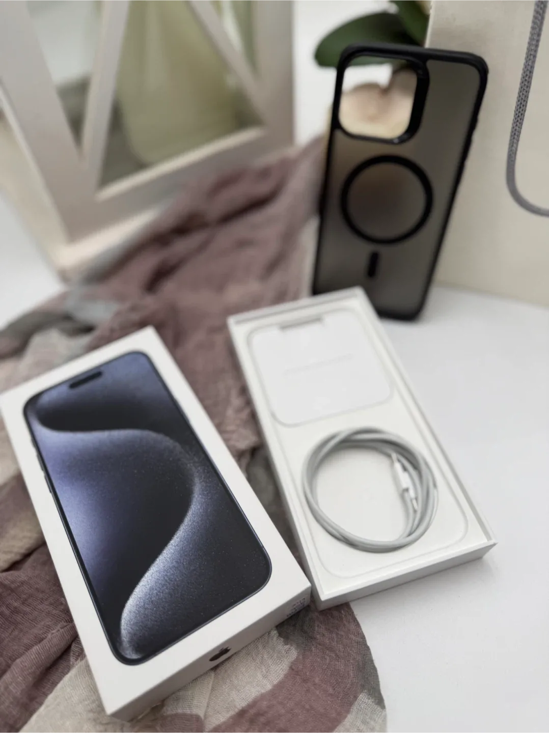 iPhone 15 Pro Max, 256GB, 10/10 Condition image indicator(10)