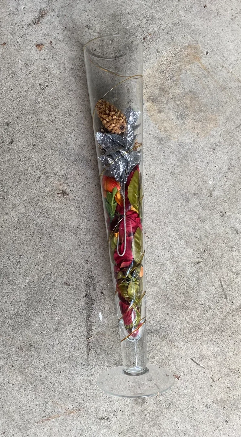 Tall Decorative Glass Vase with Fillings image indicator(5)