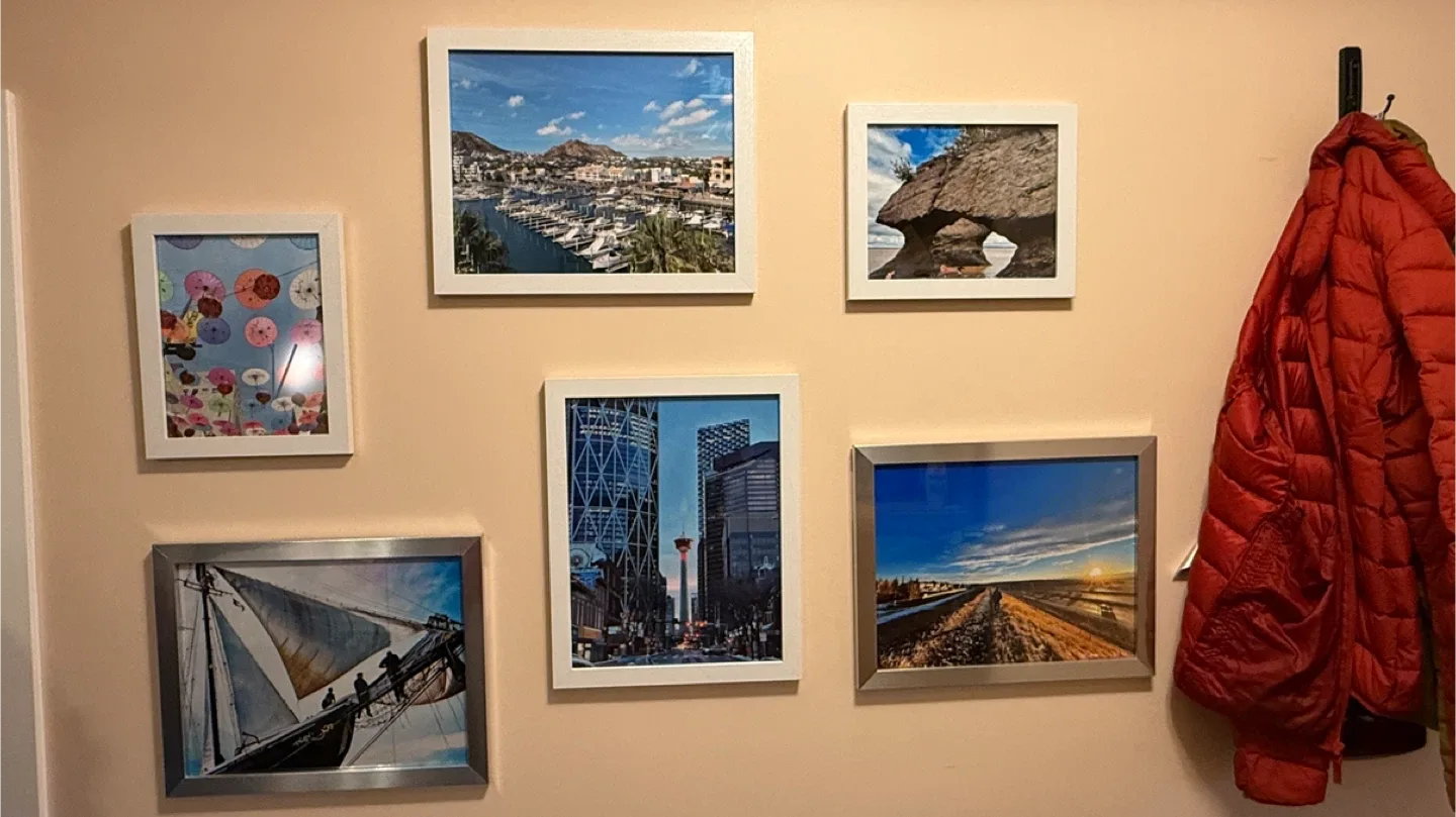 Assorted photos frames (with or without pictures) thumbnail