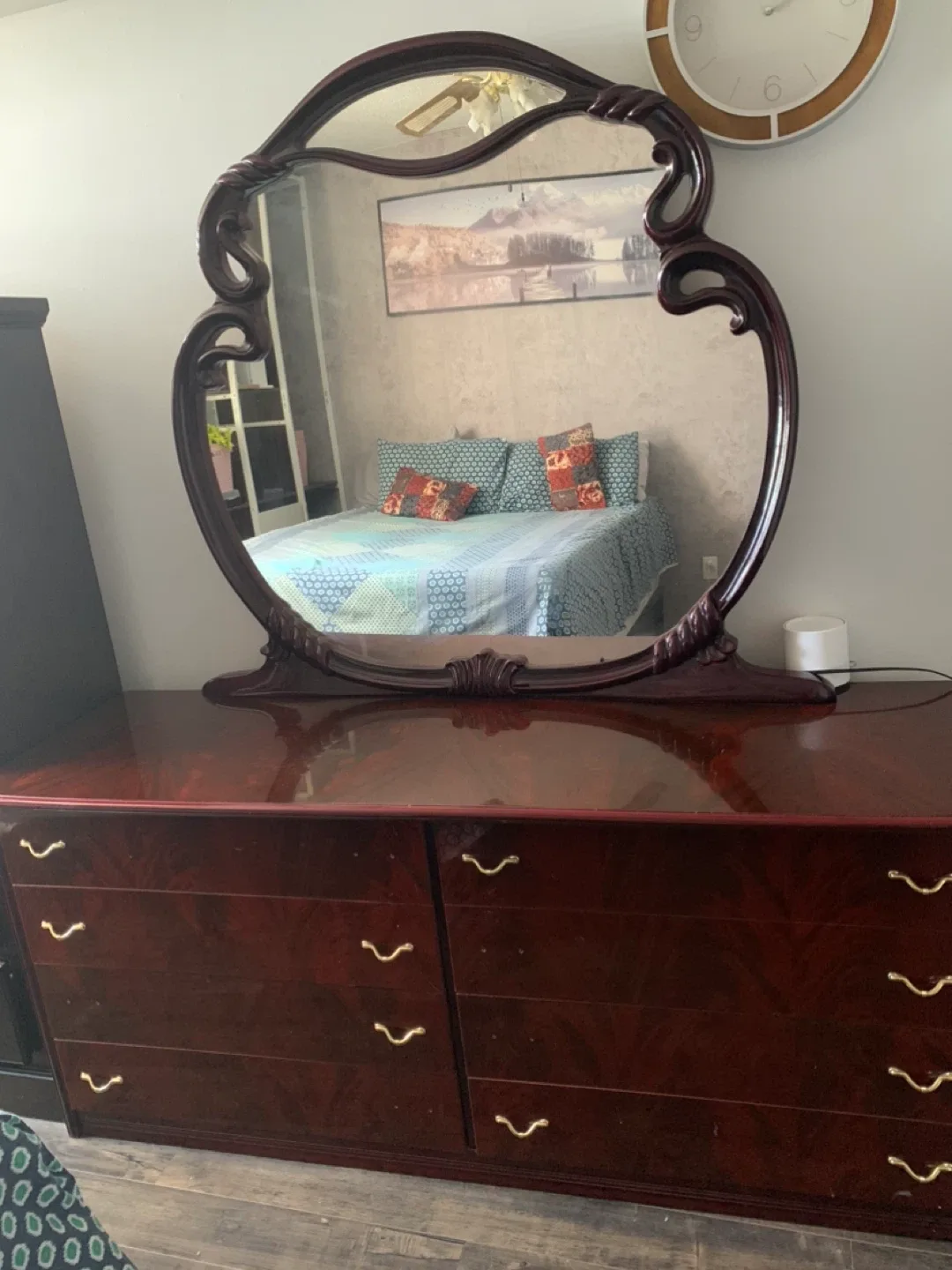 Antique Vanity Dresser with Mirror image indicator(2)