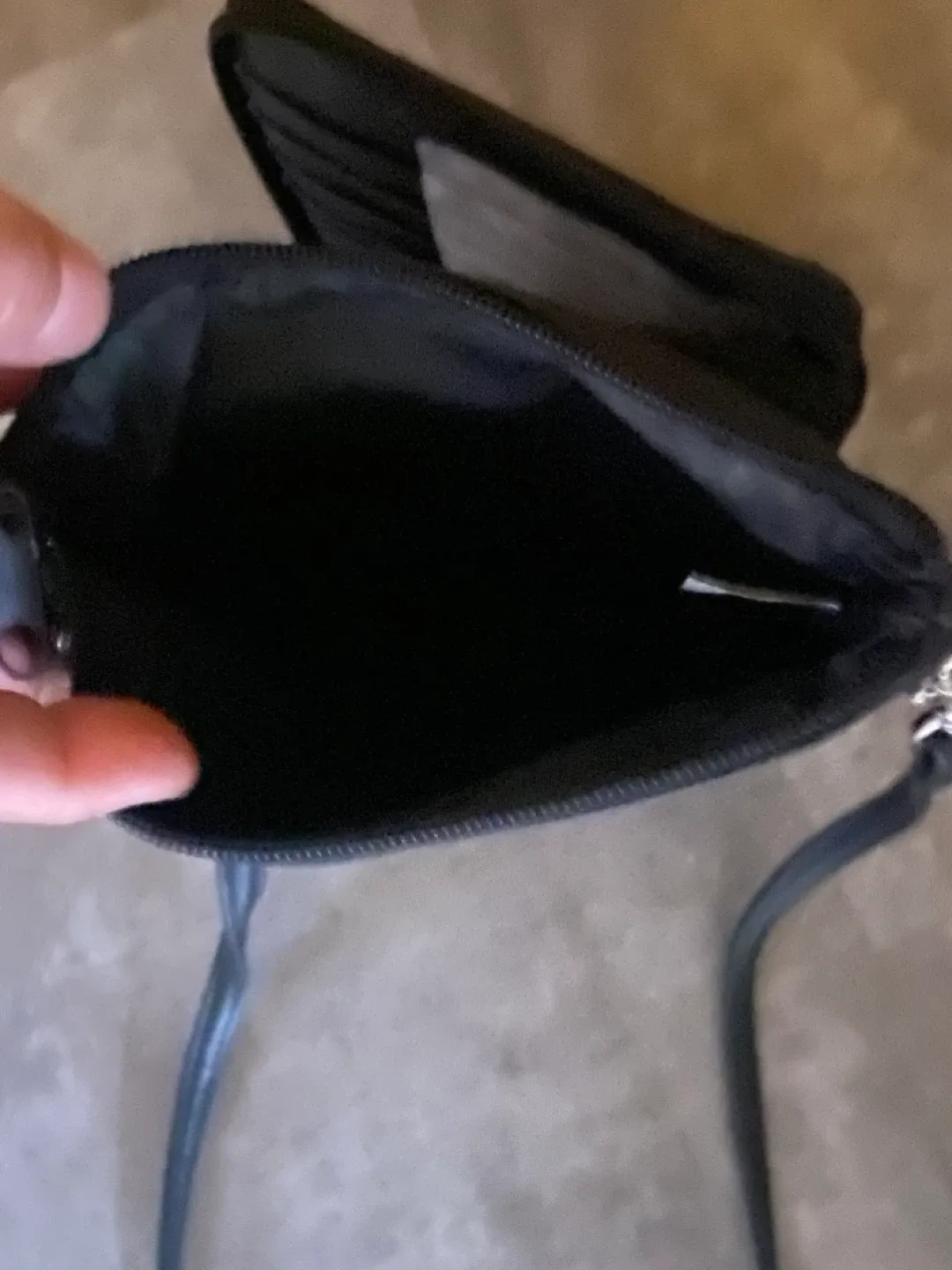 Black Unisex Crossbody Travel Bag! image indicator(4)