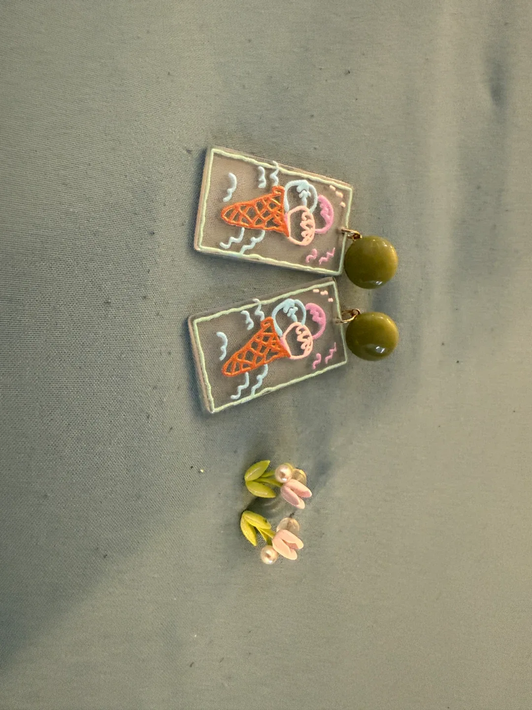 Earrings ( 2 pairs ) image indicator(2)