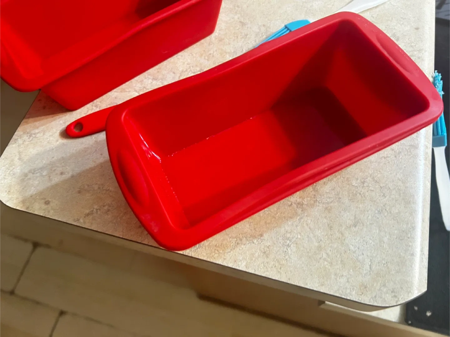 Kitchen Utensils Bundle - Spatulas, Brushes, Loaf Pan image indicator(3)