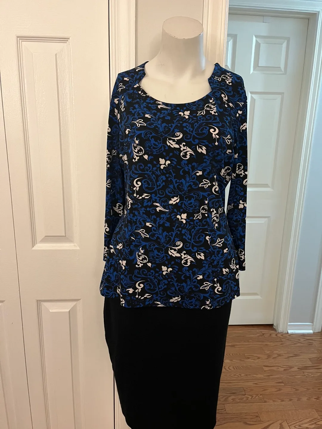 Cleo Blue & Black Floral Print Top - Size M image indicator(3)