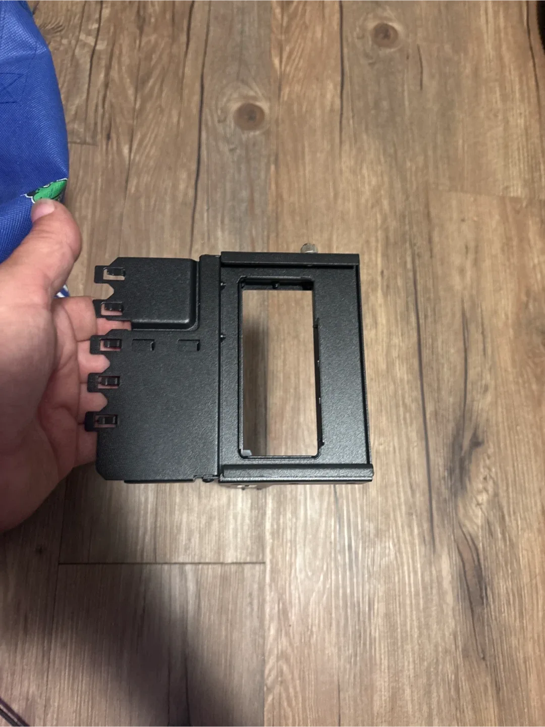 Cooler Master Vertical Graphics Card Holder Kit image indicator(3)