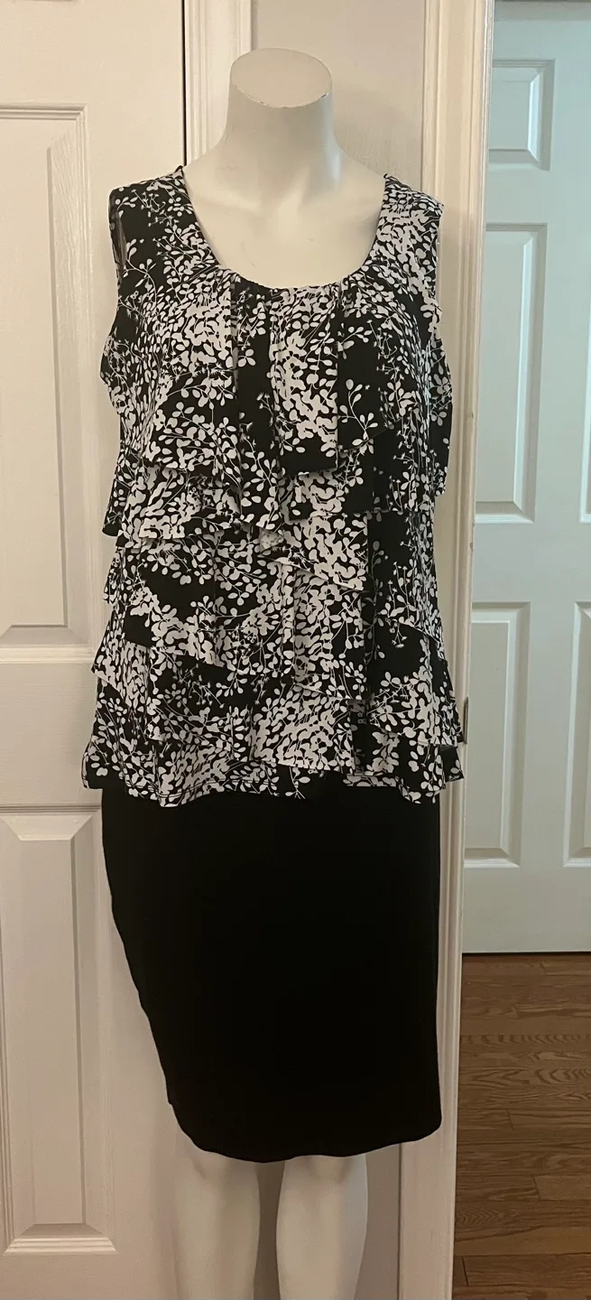 Denver Hayes Black & White Floral Tank Top - L image indicator(5)