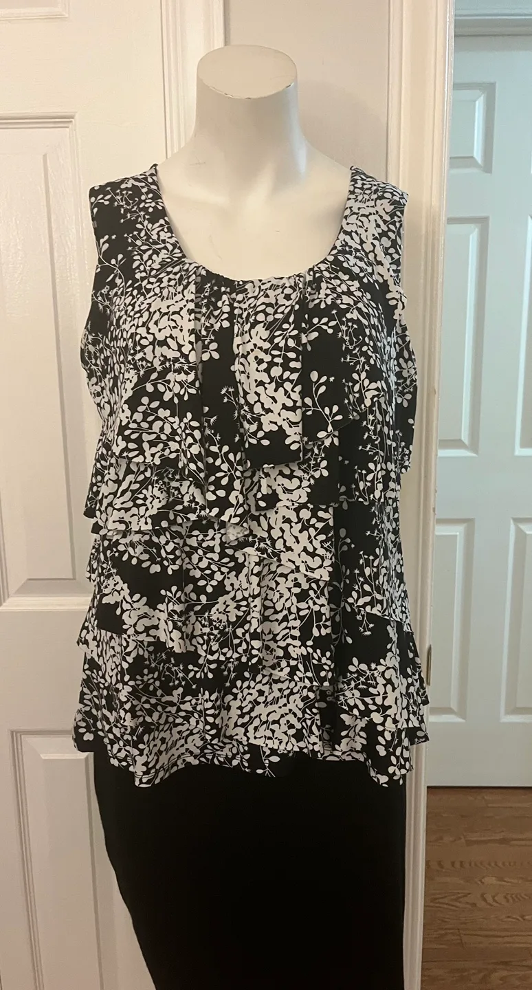 Denver Hayes Black & White Floral Tank Top - L image indicator(2)