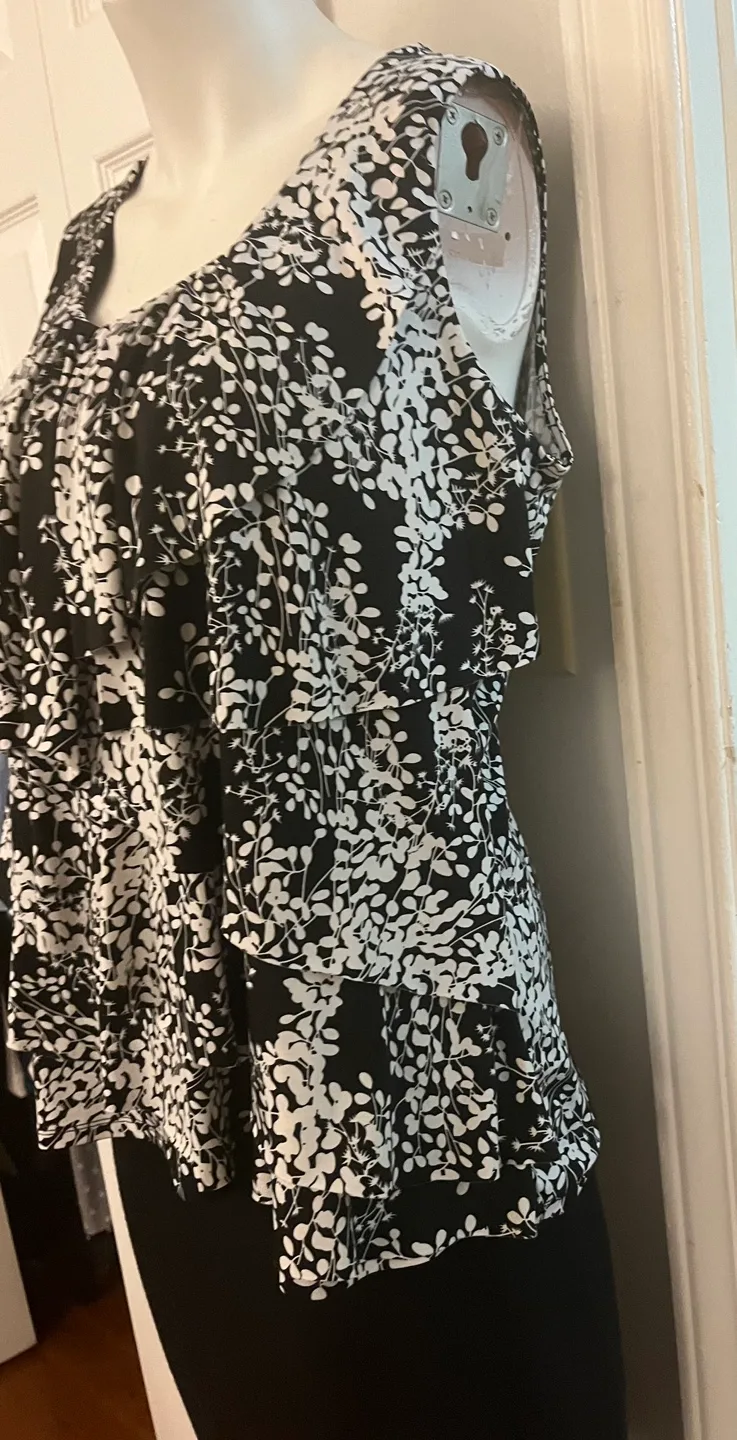 Denver Hayes Black & White Floral Tank Top - L image indicator(6)