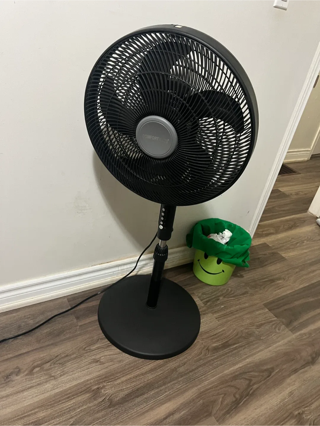 Comfort Zone Black Stand Fan thumbnail