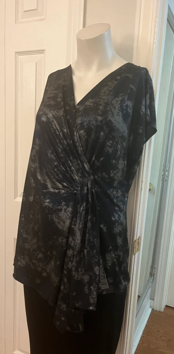 Black Wrap Top image indicator(2)