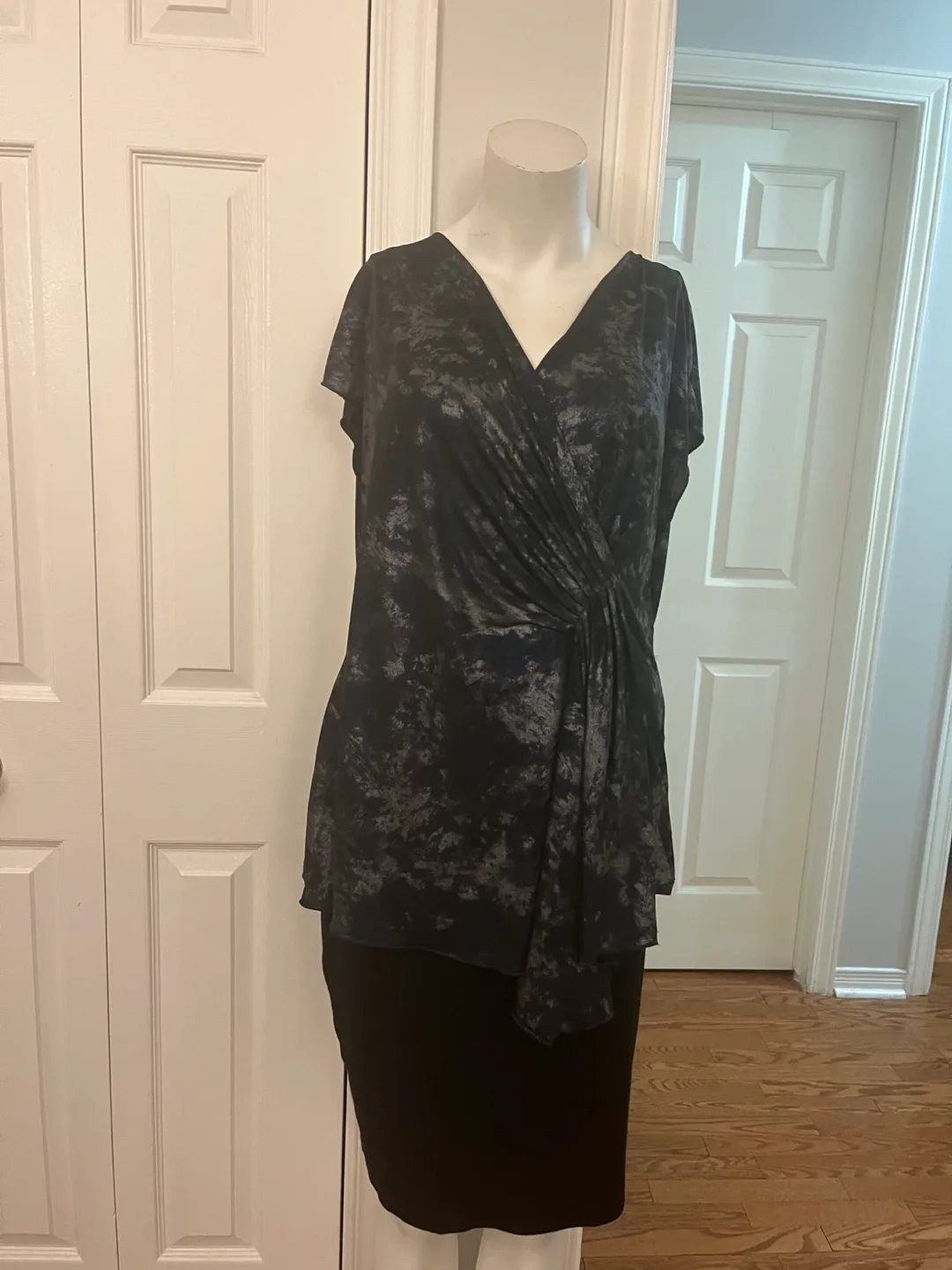 Black Wrap Top image indicator(3)