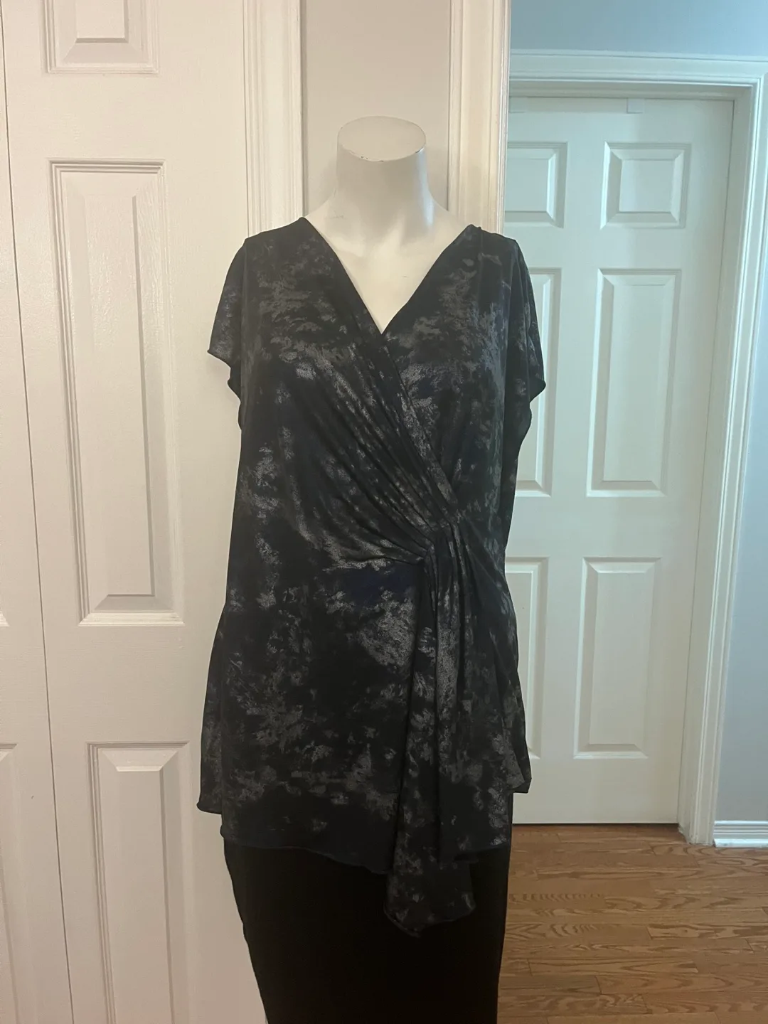 Black Wrap Top image indicator(5)