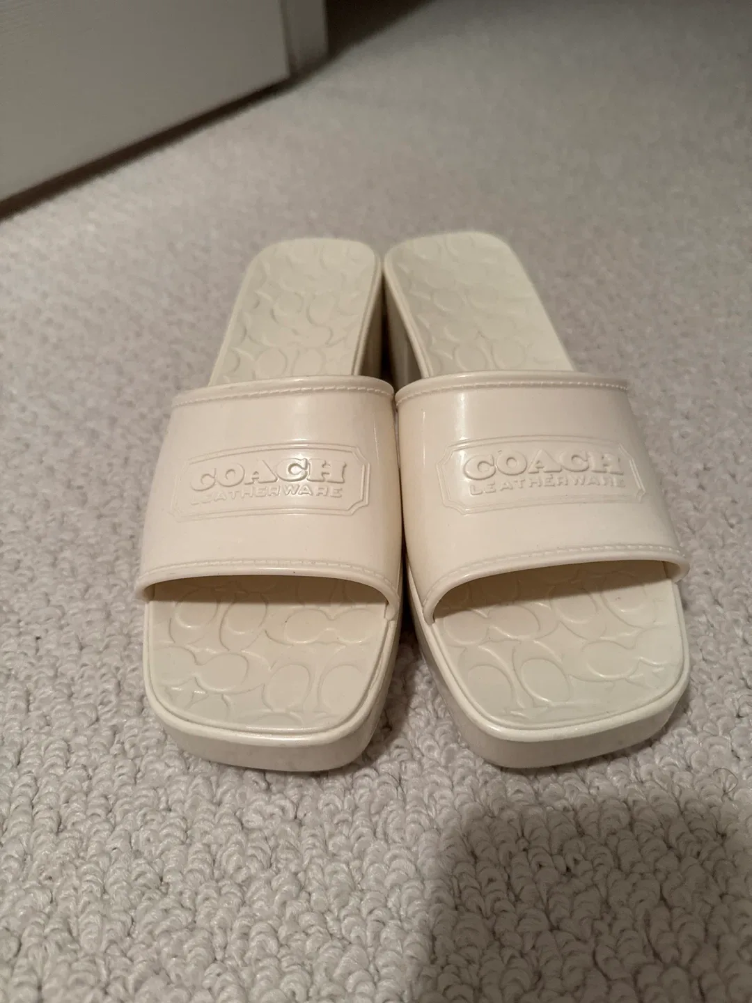 Coach Leatherwear Ivory Slides Size 9B thumbnail