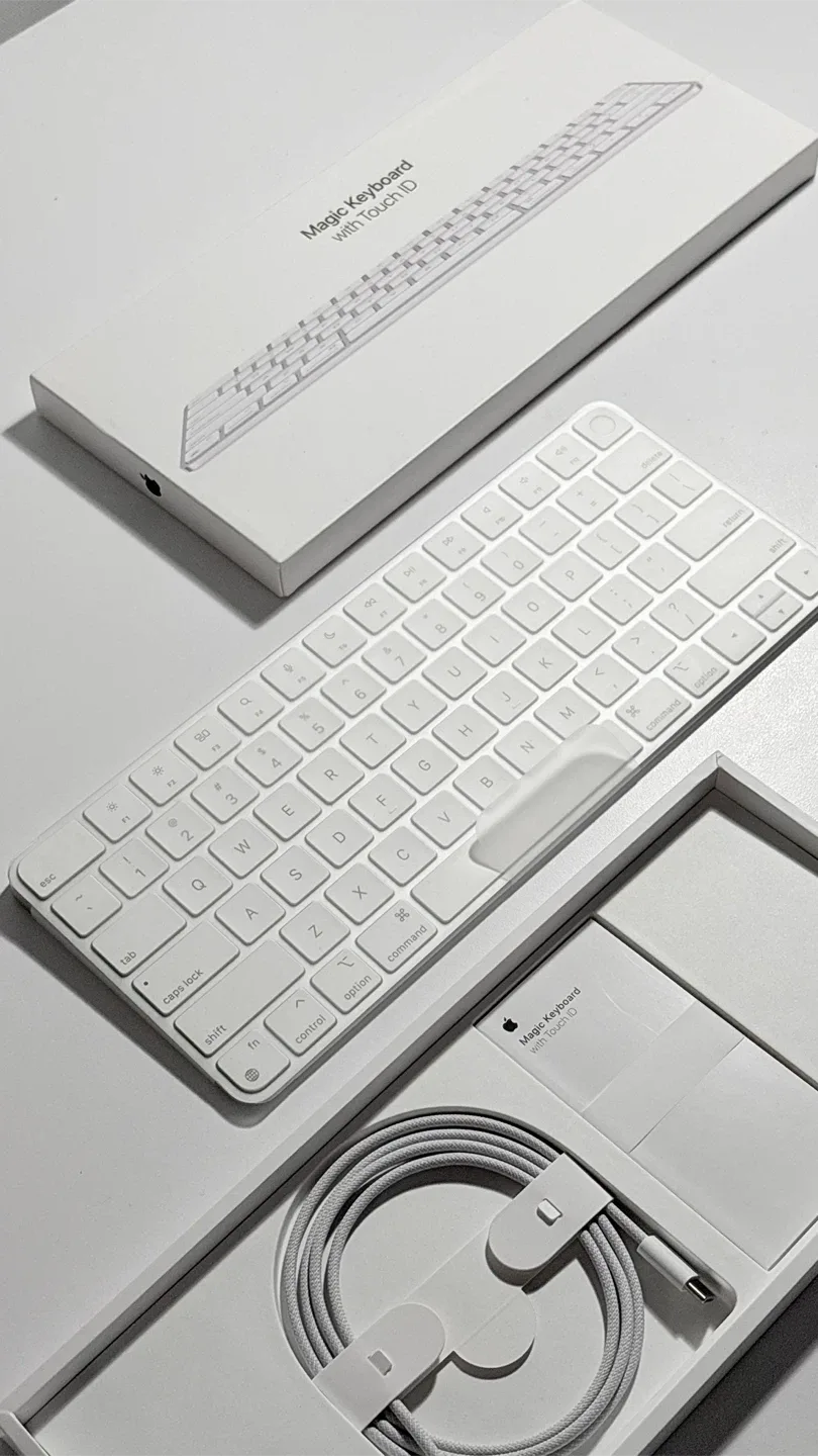 Apple Magic Keyboard with Touch ID thumbnail