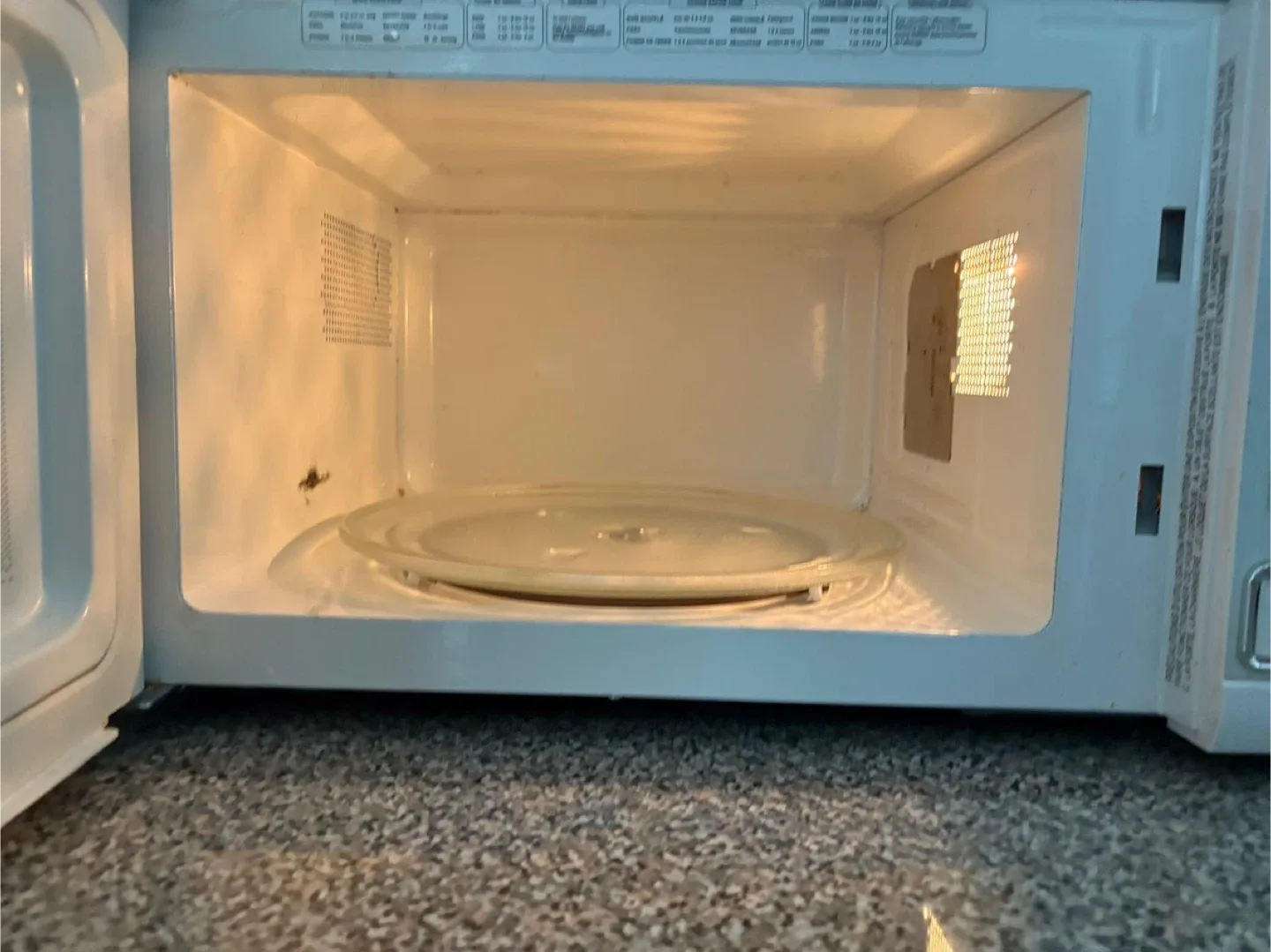 RCA Microwave - Great Condition image indicator(2)