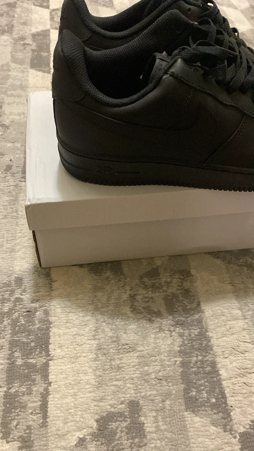 Nike Black AirForce 1 image indicator(2)
