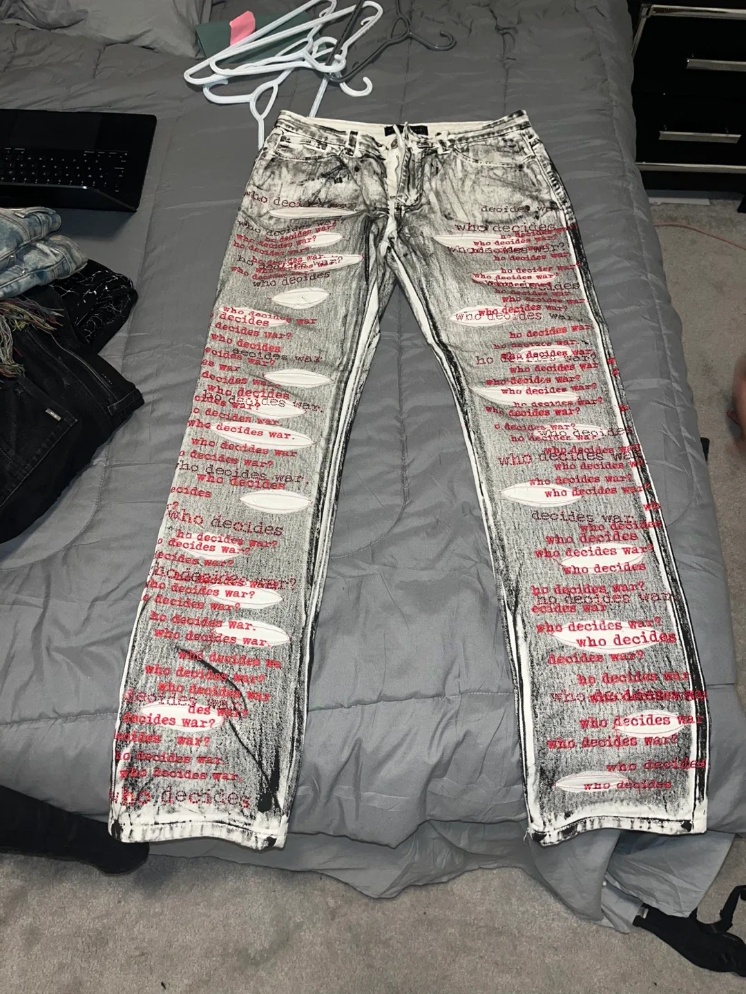 MRDR BRVDO Jeans - Who Decides War image indicator(8)