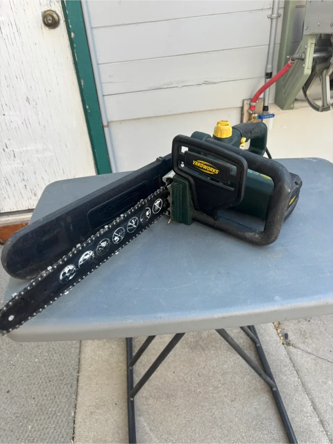 Yardworks Electric Chainsaw image indicator(2)