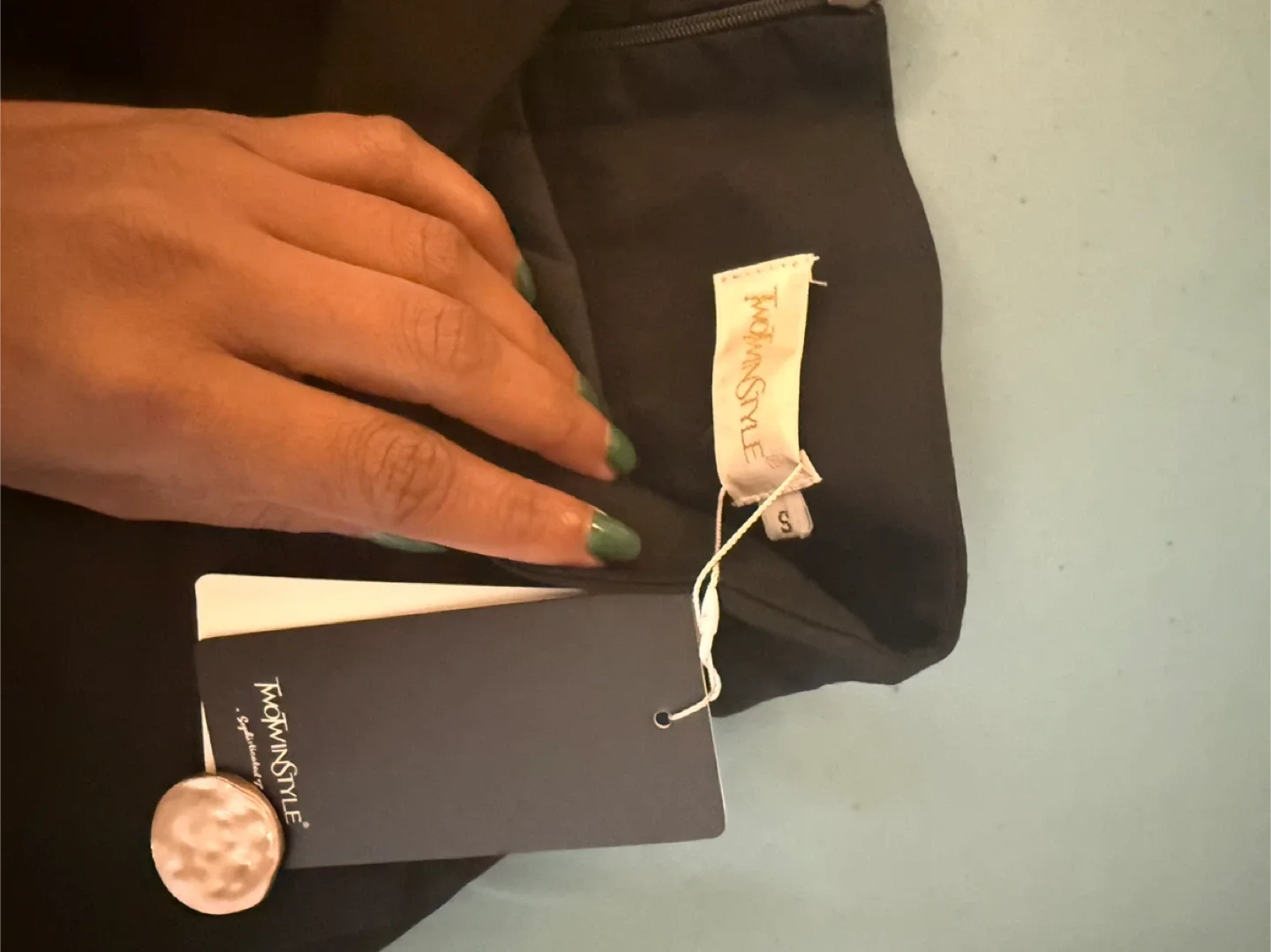 New TAONWINSTYLE Black Shorts - Size S image indicator(3)