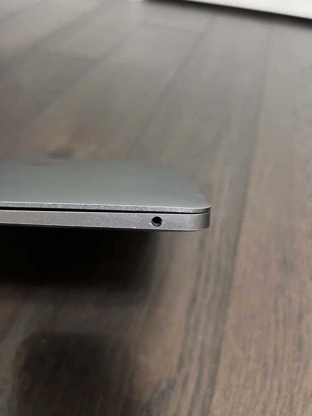 MacBook Air 2020- Silver image indicator(7)