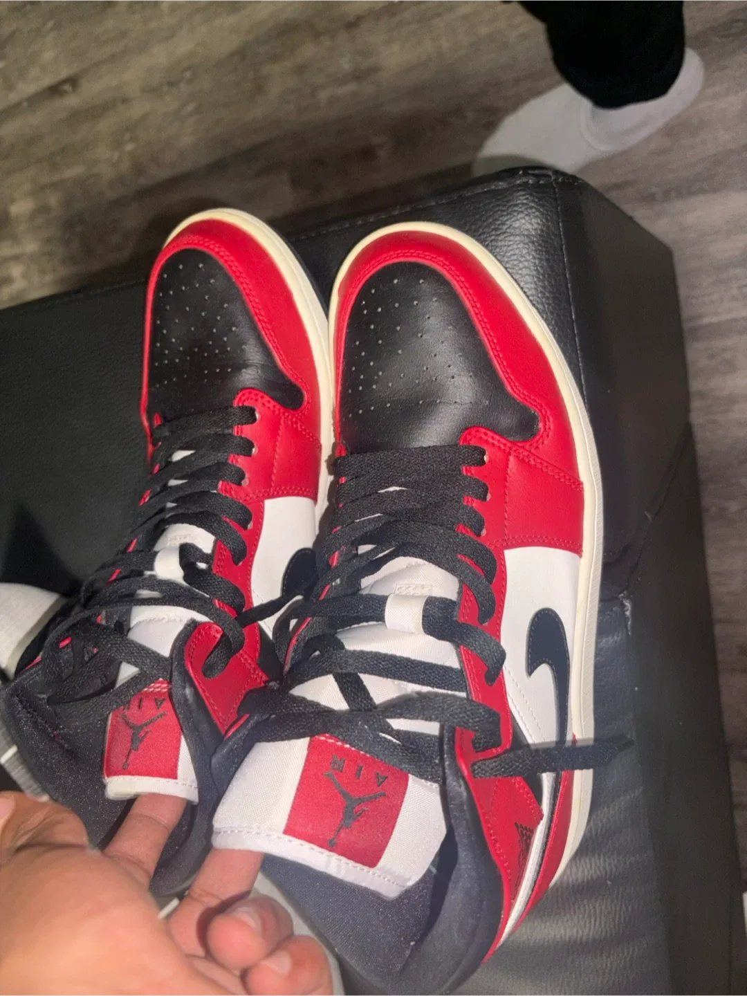 Air Jordan 1 Retro High Chicago thumbnail