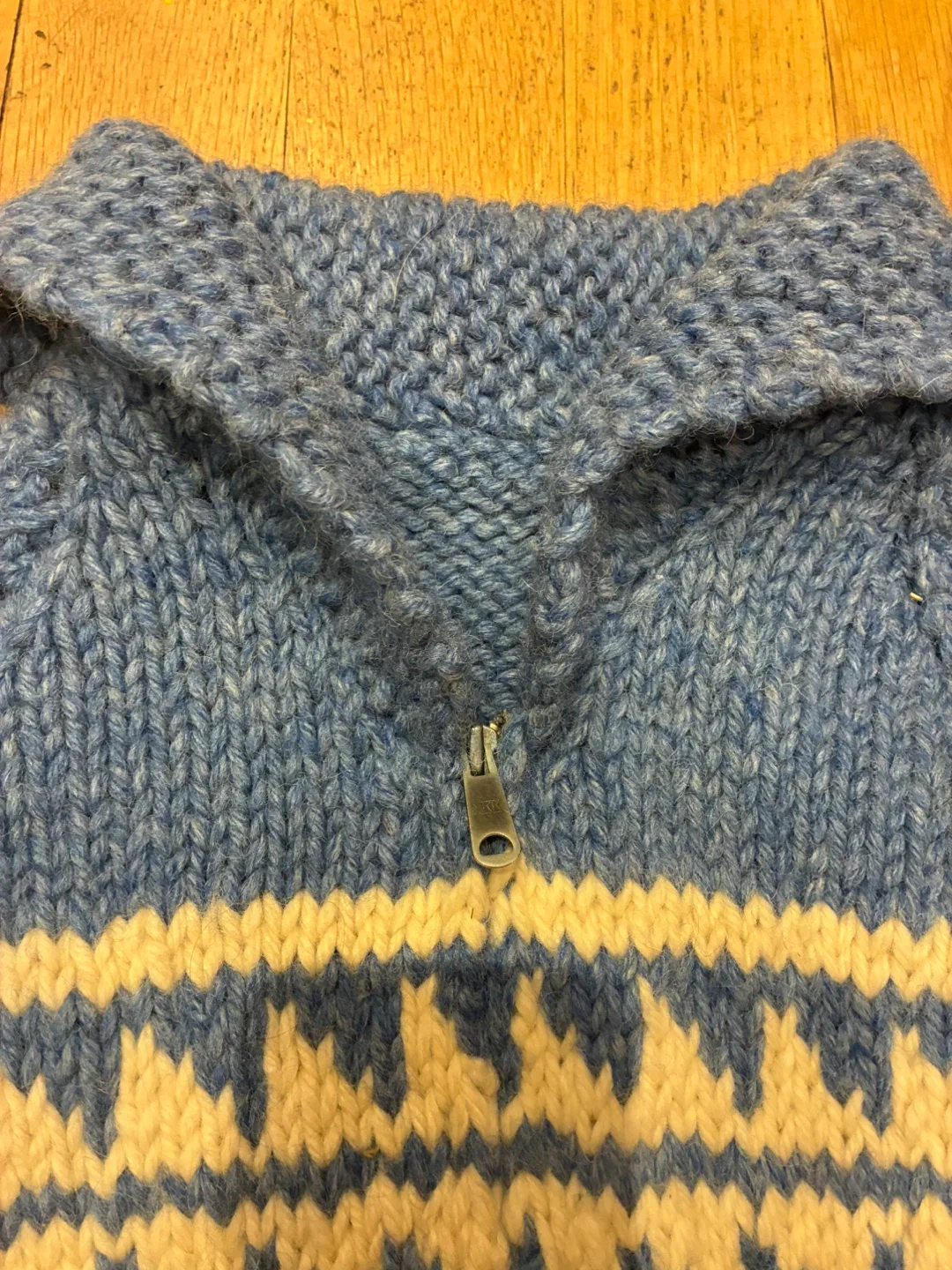 Hand-knitted Wool Zip-Up Sweater image indicator(3)