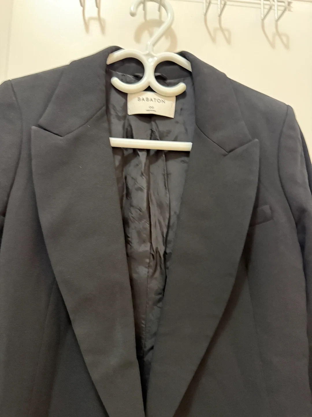 Aritzia Babaton Black Blazer - Size 00 image indicator(3)